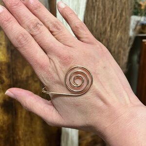 Elegant Gold Spiral Hand Ring Set